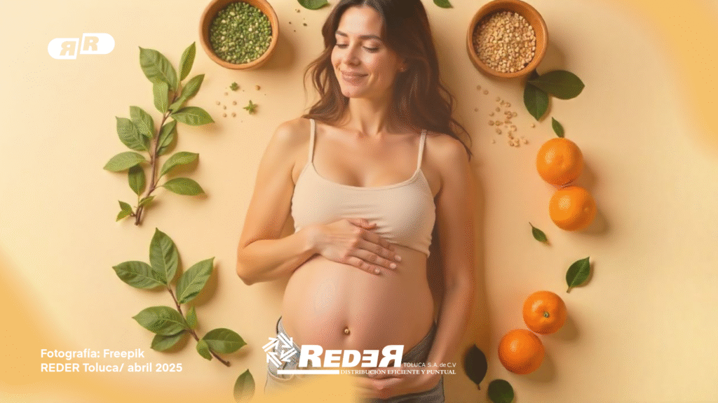 Infografía con una mujer embarazada rodeada de alimentos ricos en ácido fólico.